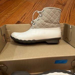 Beige sperry winter boots size 8.5 W